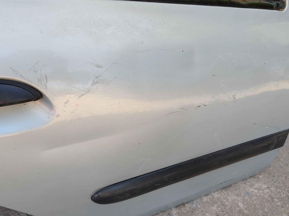 Puerta trasera derecha Renault Clio 2002 - 2005 - Imagen 3