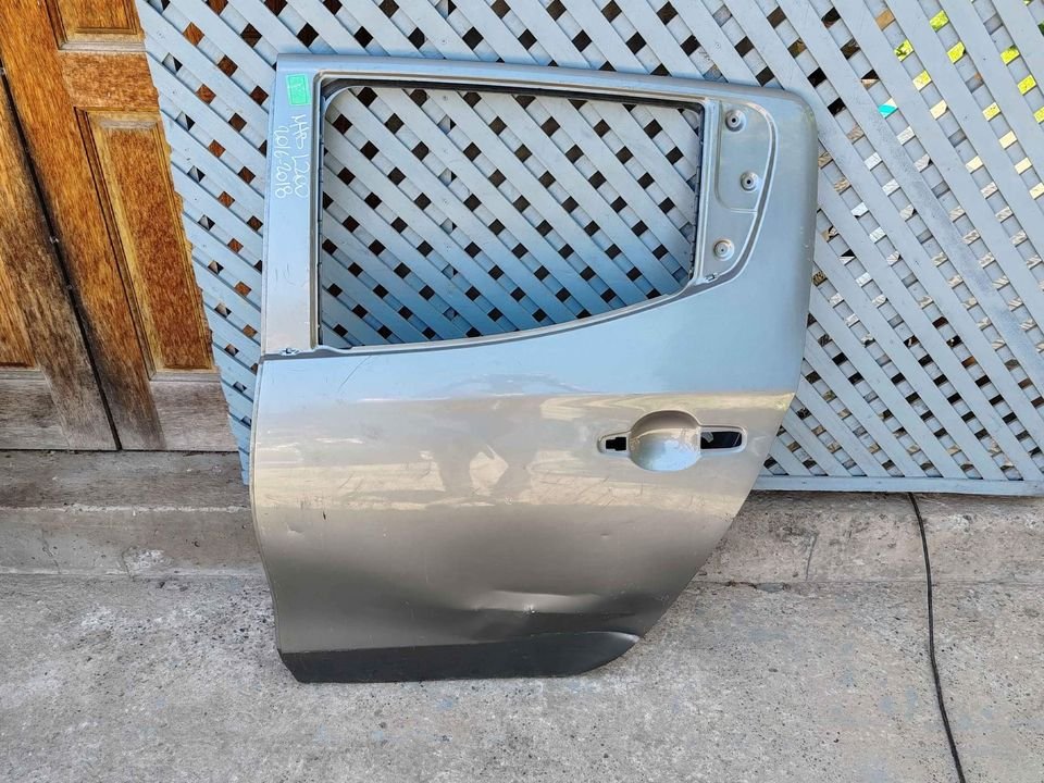 Puerta trasera izquierda Mitsubishi L200 2016 - 2018 - Imagen 2