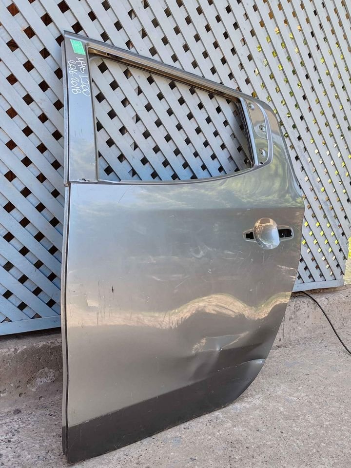 Puerta trasera izquierda Mitsubishi L200 2016 - 2018 - Imagen 5