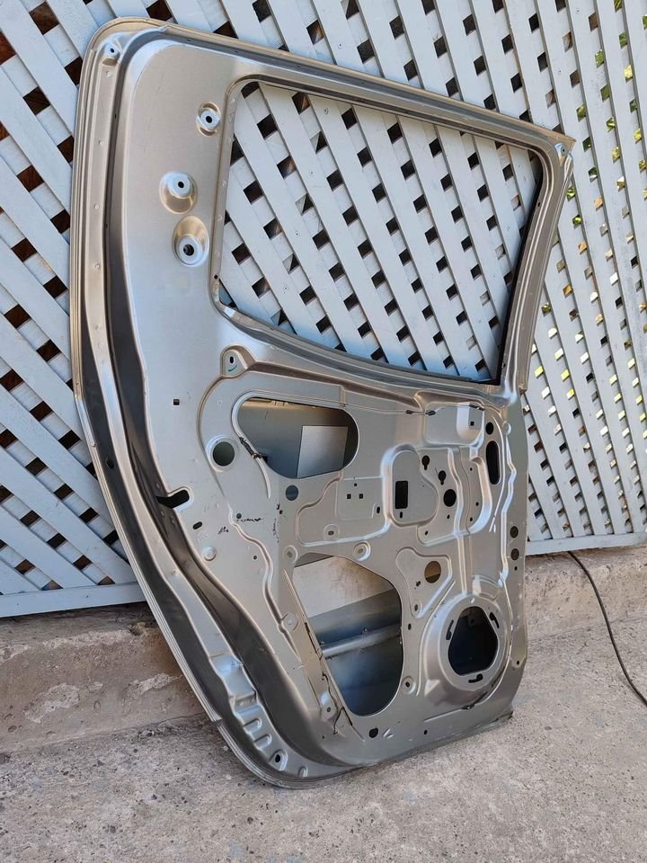 Puerta trasera izquierda Mitsubishi L200 2016 - 2018 - Imagen 6