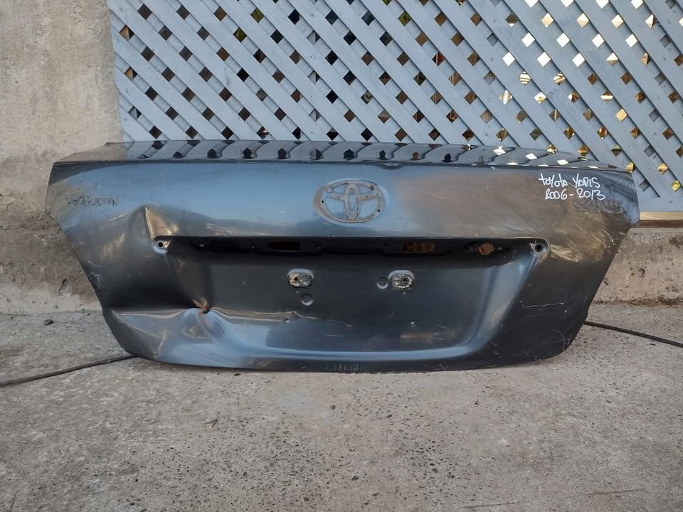 Tapa maleta Toyota New Yaris 2006 - 2013