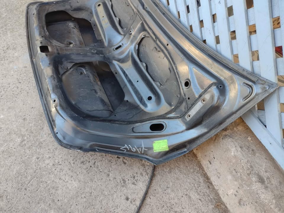 Tapa maleta Toyota New Yaris 2006 - 2013 - Imagen 8