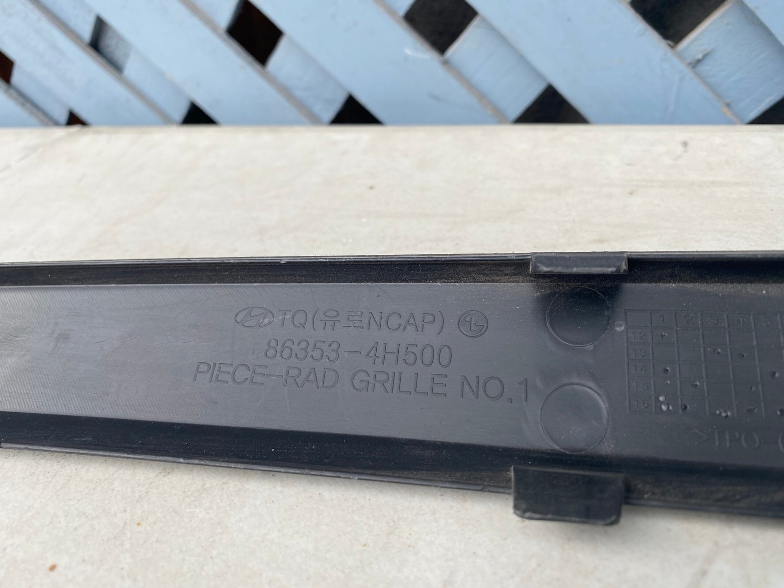 Moldura de mascara Hyundai H1 2016 - 2018 - Imagen 5