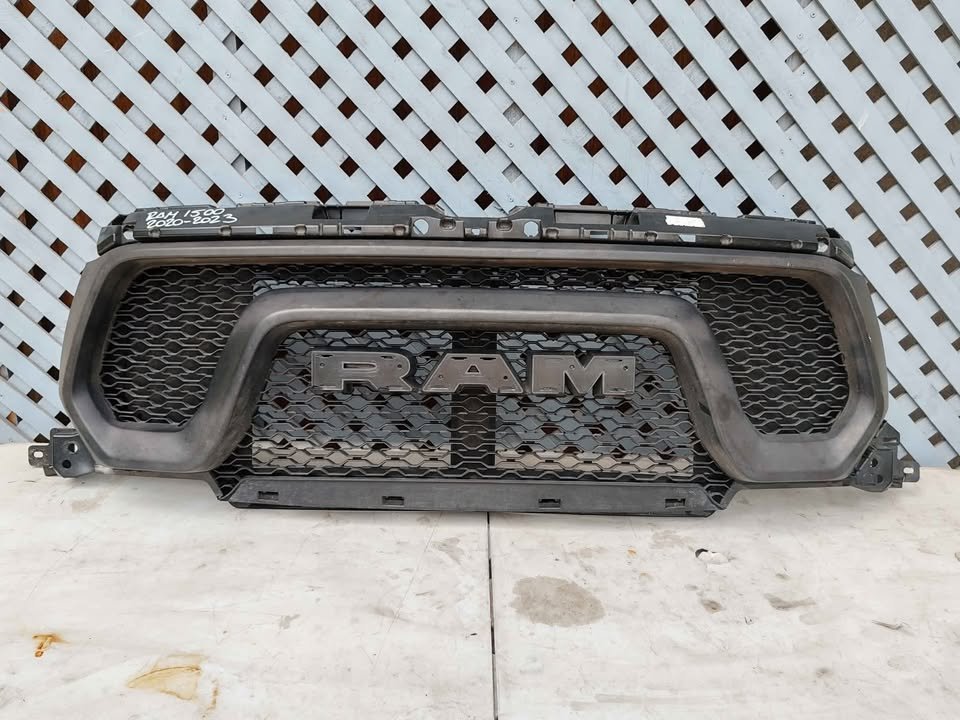 Máscara Dodge RAM 1500 Rebel Sport 2020 - 2023