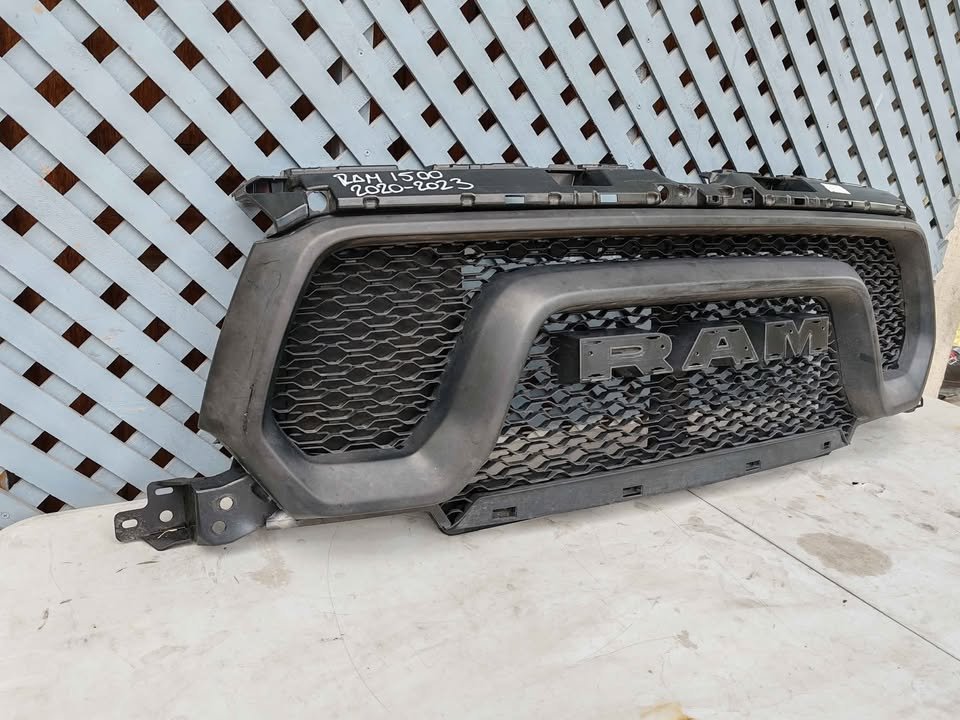 Máscara Dodge RAM 1500 Rebel Sport 2020 - 2023 - Imagen 2
