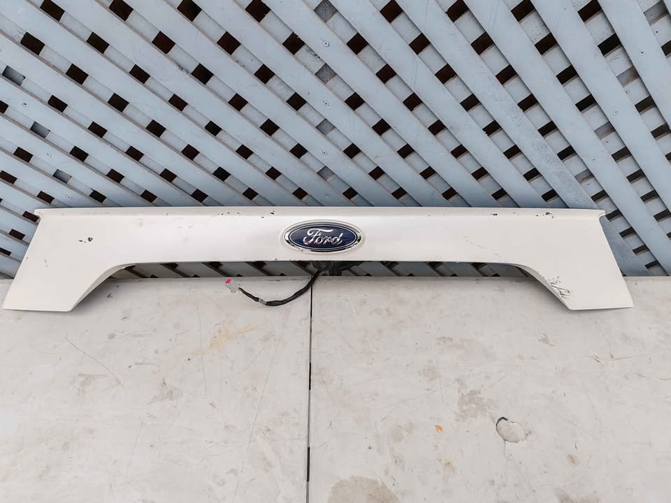 Moldura de portalón Ford Escape 2017 - 2022