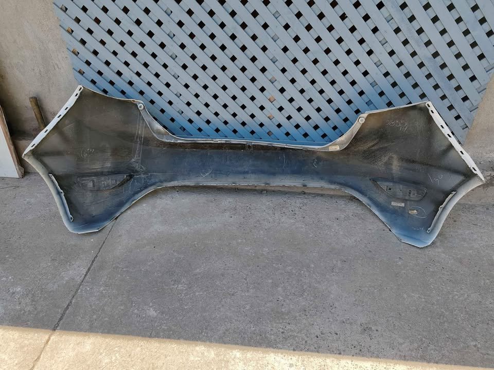 Parachoque Trasero Ford Fiesta Hatchback 2011 - 2017 - Imagen 9