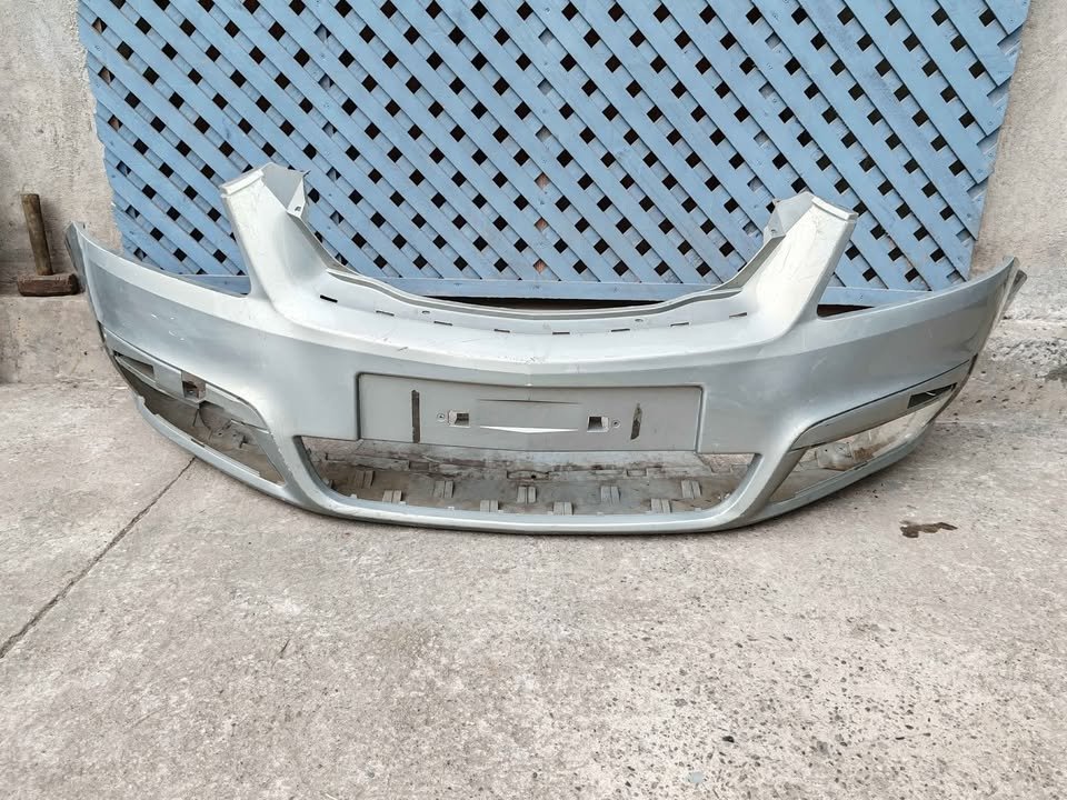 Parachoque delantero Chevrolet Zafira 2007 - 2012