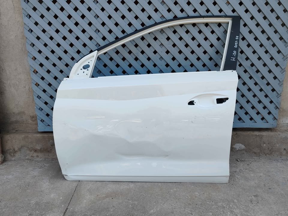 Puerta delantera izquierda Hyundai i20 2021 - 2024