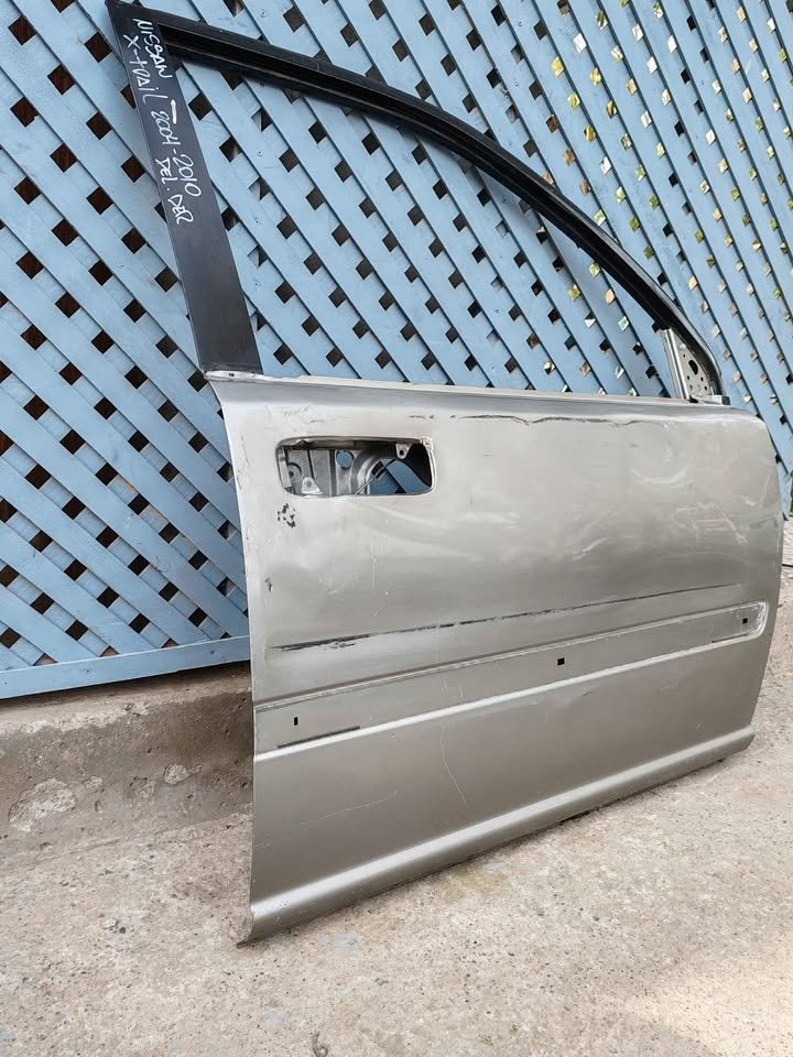 Puerta delantera derecha Nissan Xtrail 2004 - 2010 - Imagen 3