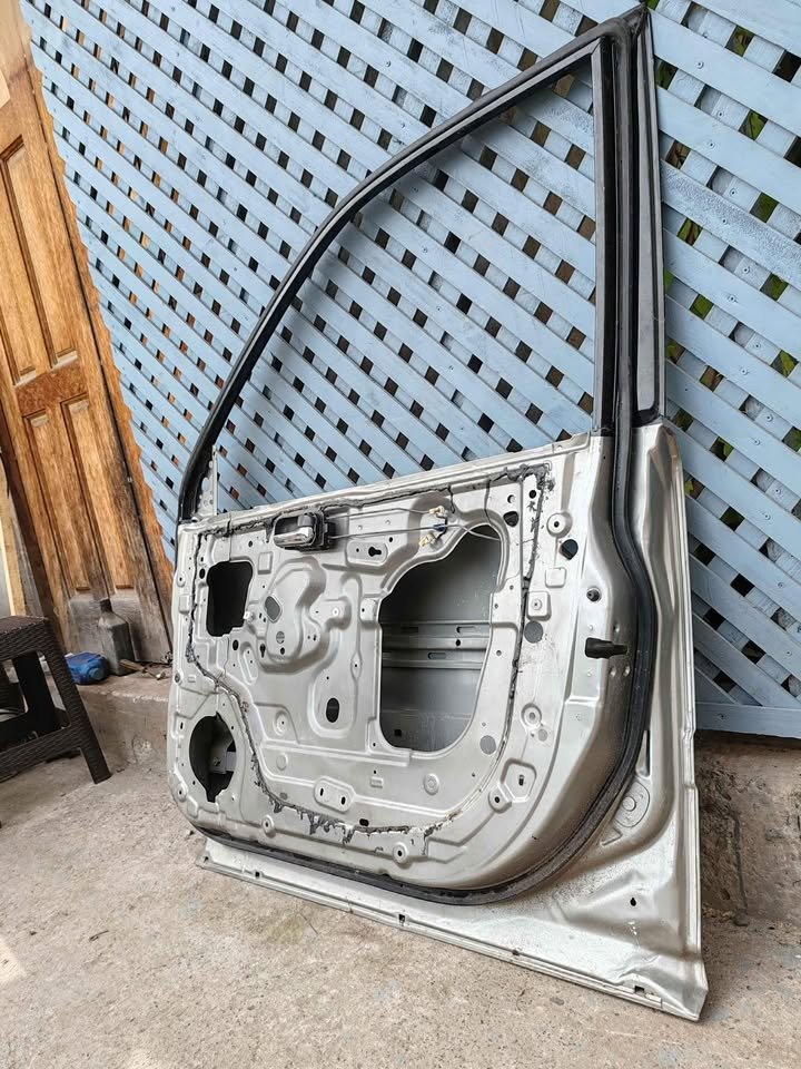 Puerta delantera derecha Nissan Xtrail 2004 - 2010 - Imagen 6