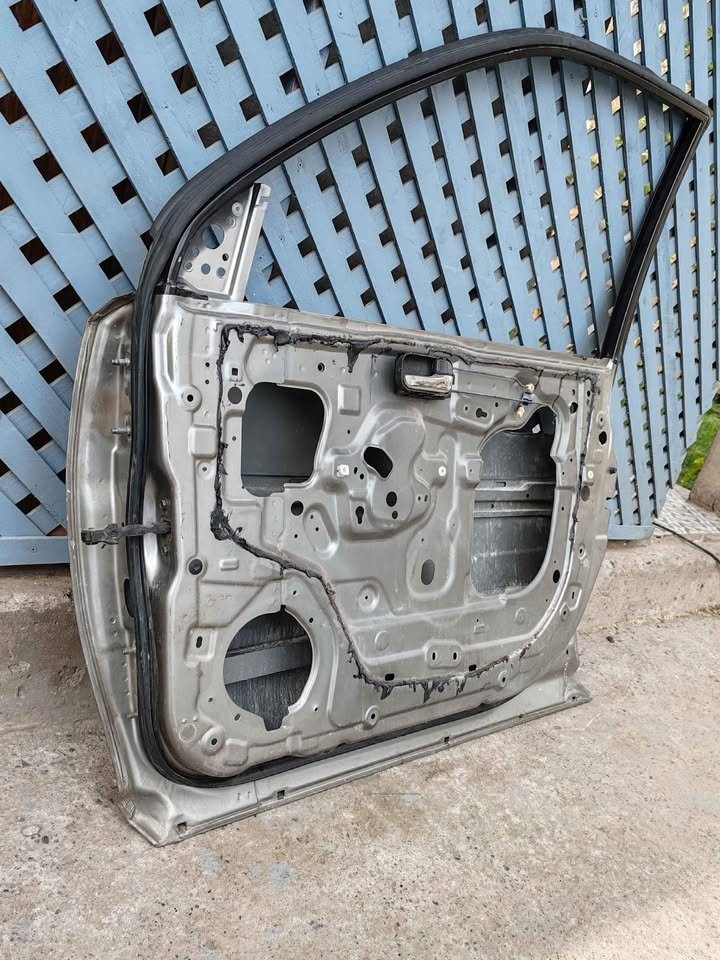 Puerta delantera derecha Nissan Xtrail 2004 - 2010 - Imagen 7