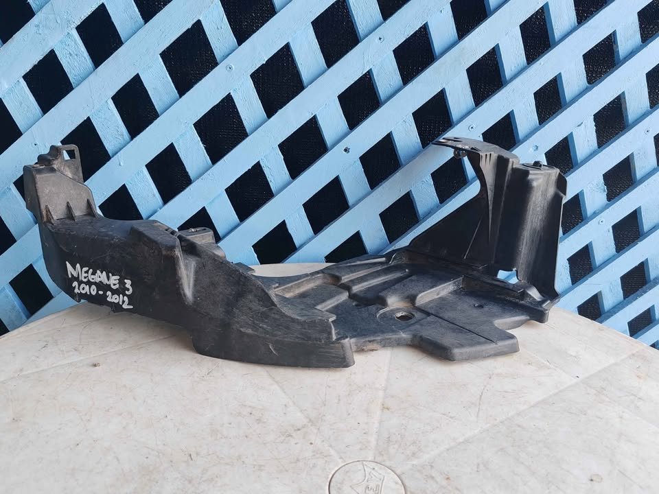 Mensula inferior de óptico derecho Renault Megane 3 2010 - 2012