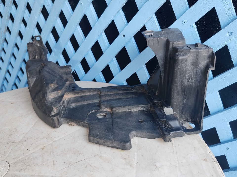 Mensula inferior de óptico derecho Renault Megane 3 2010 - 2012 - Imagen 4
