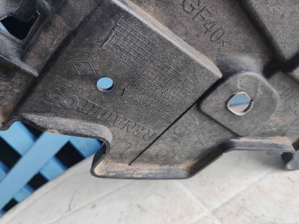 Mensula inferior de óptico derecho Renault Megane 3 2010 - 2012 - Imagen 6