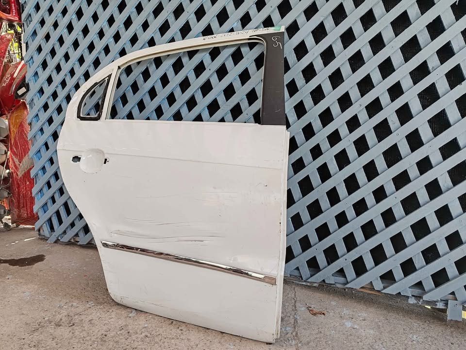 Puerta trasera derecha Volkswagen Gol 2013 - 2024 - Imagen 5