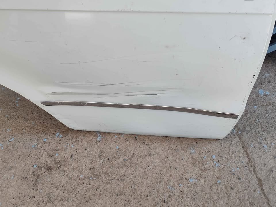 Puerta trasera derecha Volkswagen Gol 2013 - 2024 - Imagen 6