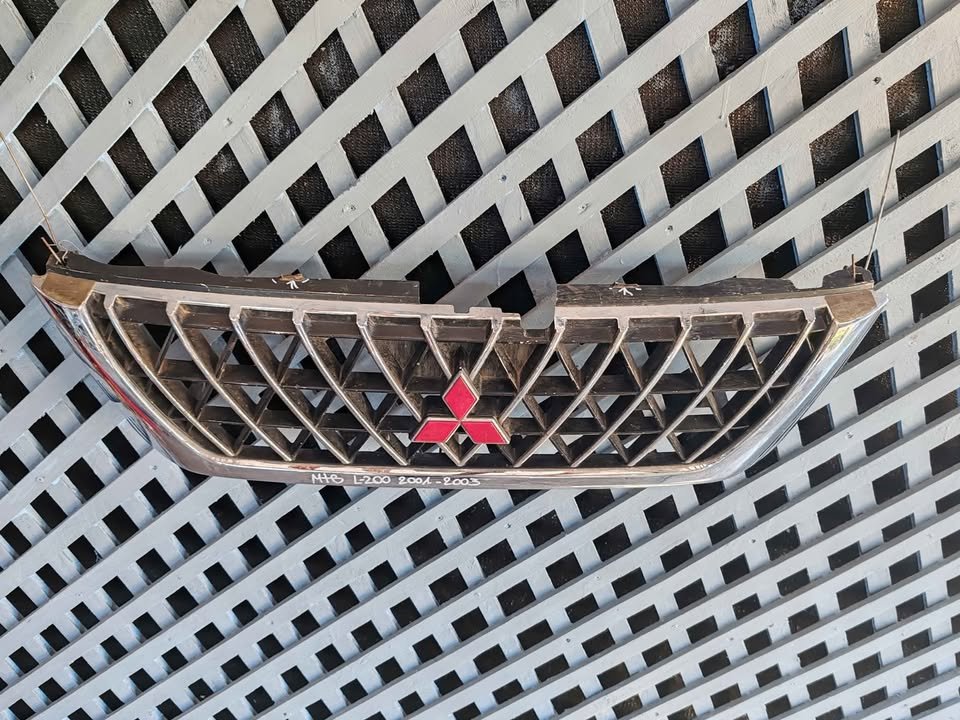 Máscara Mitsubishi L200 2001 - 2003 - Imagen 2