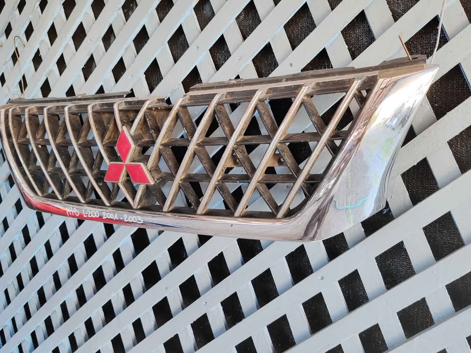 Máscara Mitsubishi L200 2001 - 2003 - Imagen 4