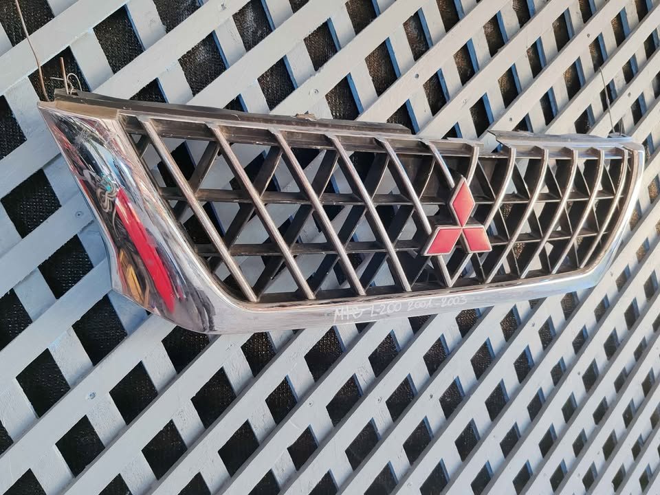 Máscara Mitsubishi L200 2001 - 2003 - Imagen 5