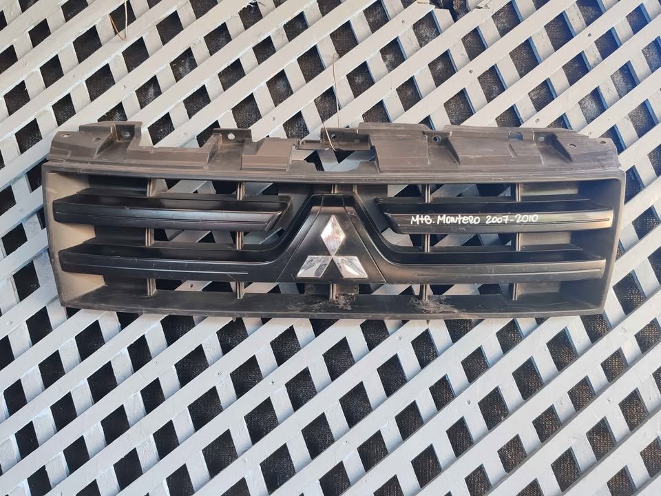 Máscara Mitsubishi Montero 2007 - 2010