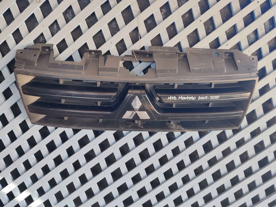 Máscara Mitsubishi Montero 2007 - 2010 - Imagen 2