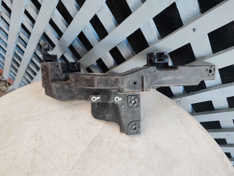 Soporte bajo óptico frontal derecho Hyundai i30 2013 - 2017