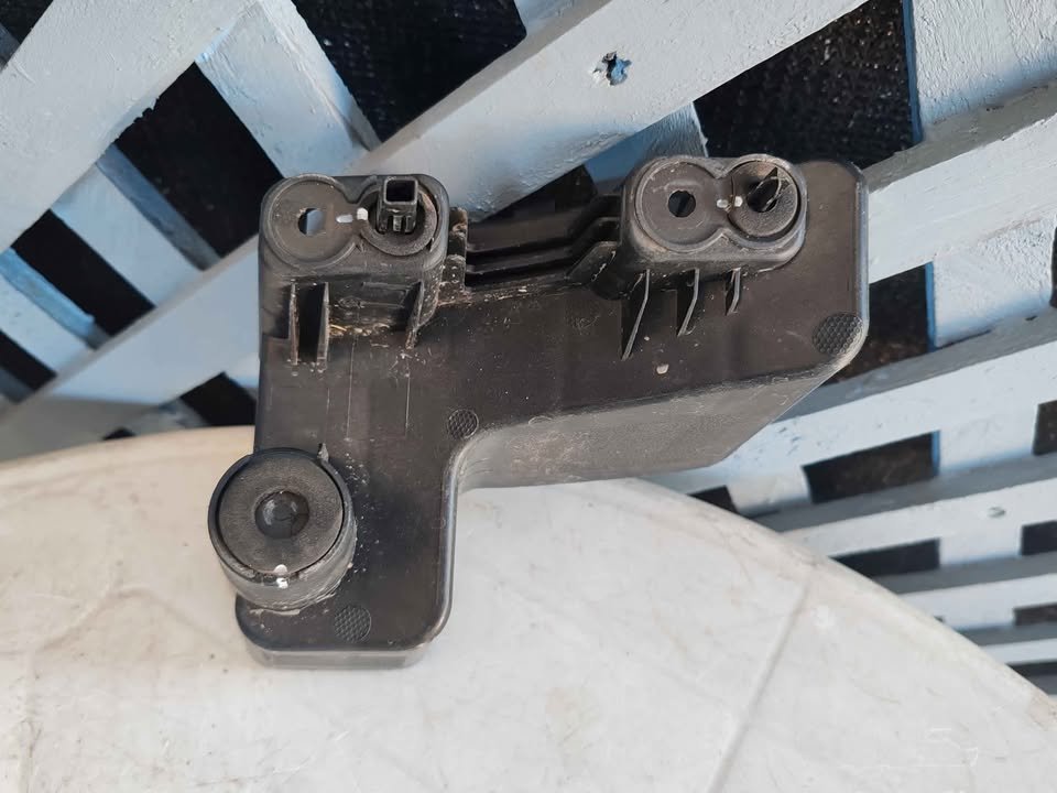 Mensula trasera izquierda bajo foco Baic x35 2021 - 2024