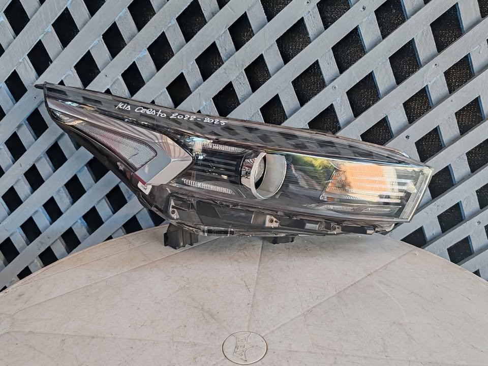 Óptico derecho Kia Cerato 2022 - 2025
