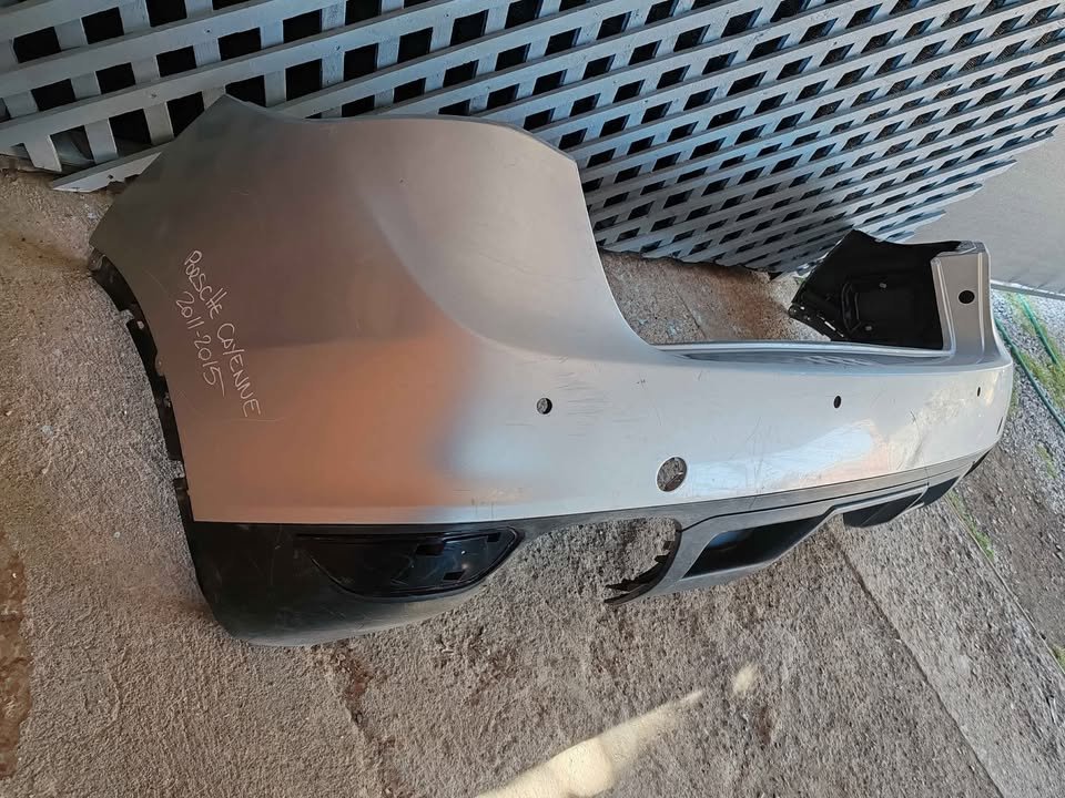 Parachoque trasero Porsche Cayenne 2011 - 2015 - Imagen 3