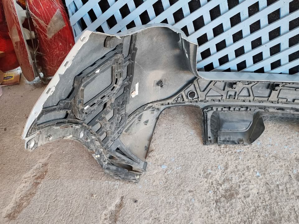 Parachoque trasero Porsche Cayenne 2011 - 2015 - Imagen 7