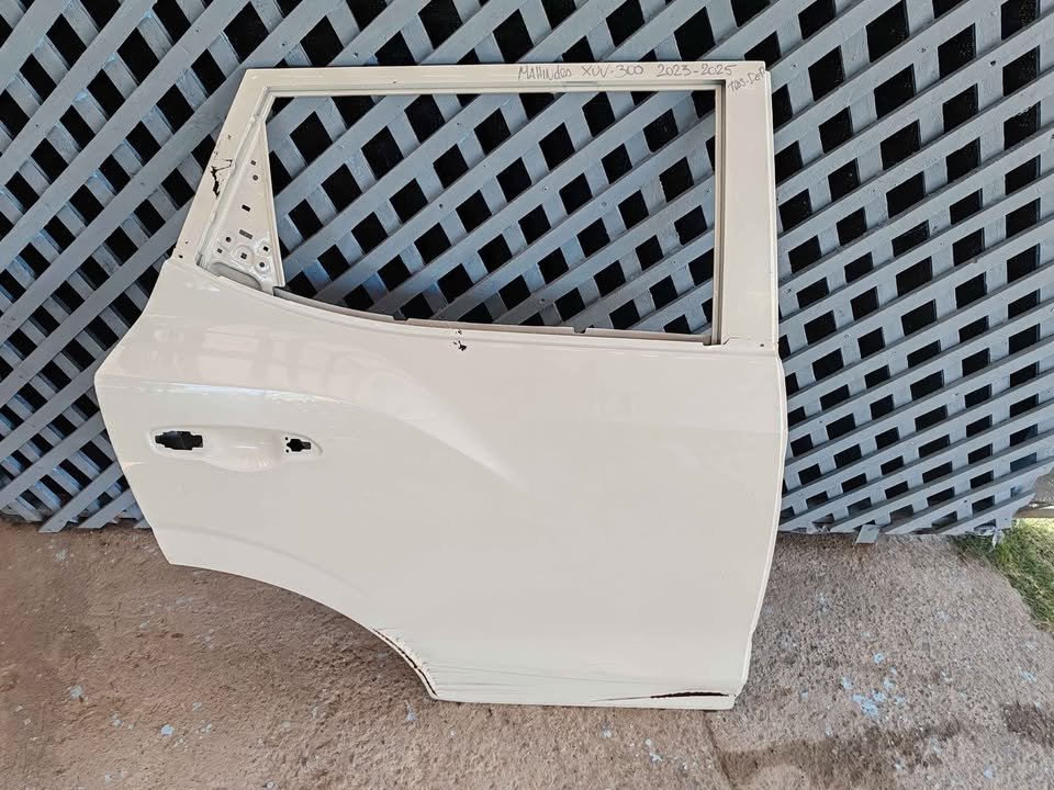 Puerta trasera derecha Mahindra XUV 300 2023 - 2025 - Imagen 2