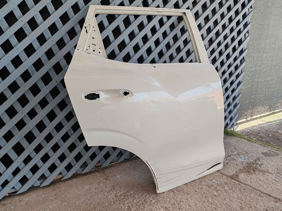 Puerta trasera derecha Mahindra XUV 300 2023 - 2025 - Imagen 5