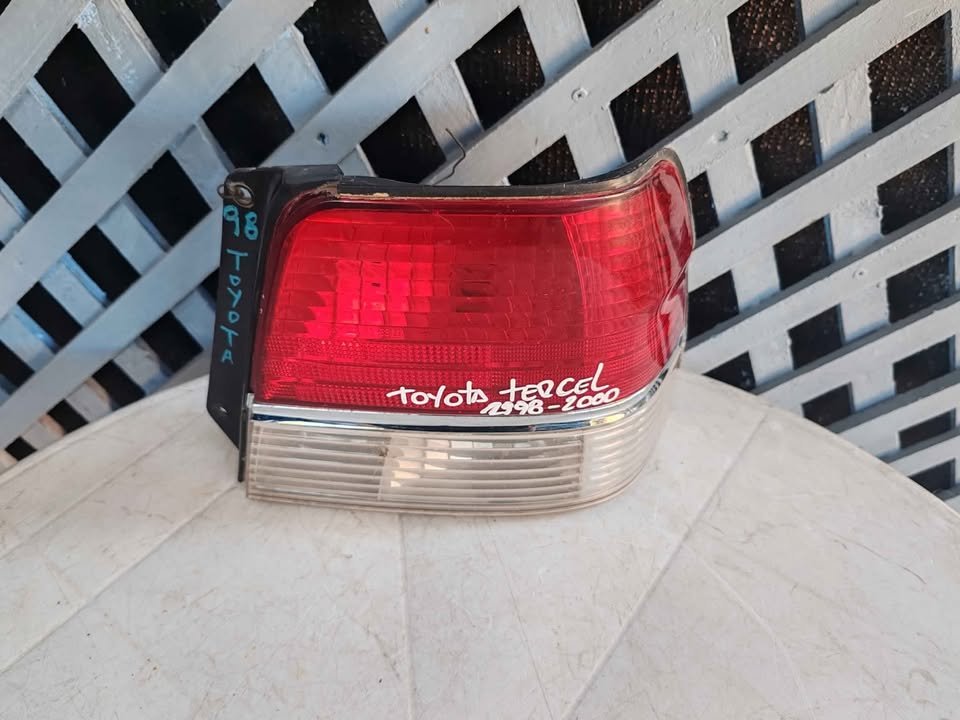 Foco trasero derecho Toyota Tercel 1998 - 2000 - Imagen 4