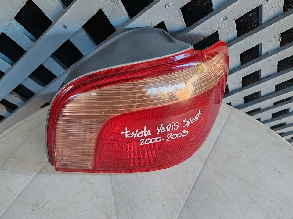 Foco trasero derecho Toyota Yaris Sport 2000 - 2003 - Imagen 3