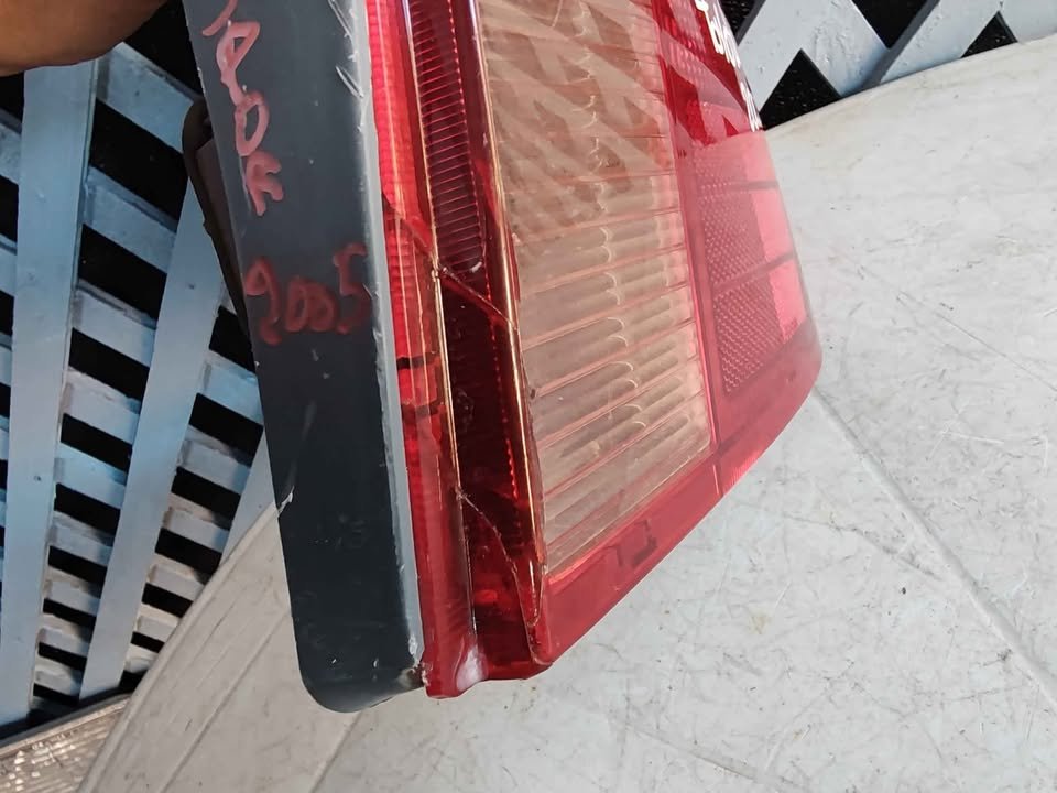 Foco trasero derecho Toyota Yaris Sport 2000 - 2003 - Imagen 6