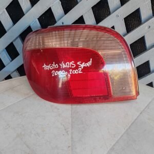 Foco trasero izquierdo Toyota Yaris Sport 2000 - 2003
