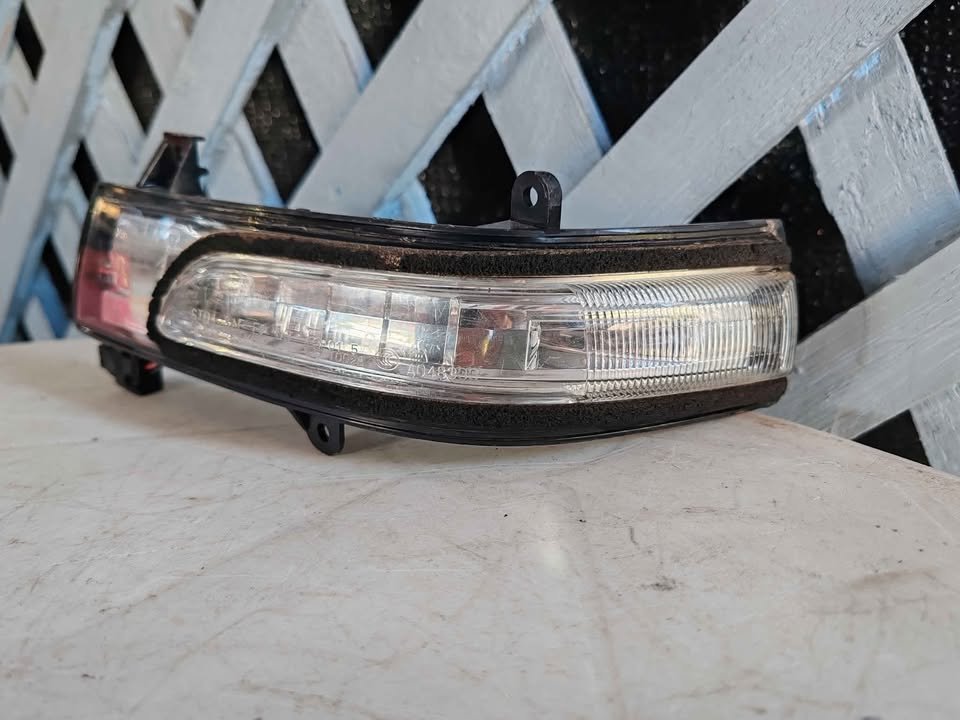 Intermitente de espejo izquierdo Suzuki Grand Nomade 2015 - 2019