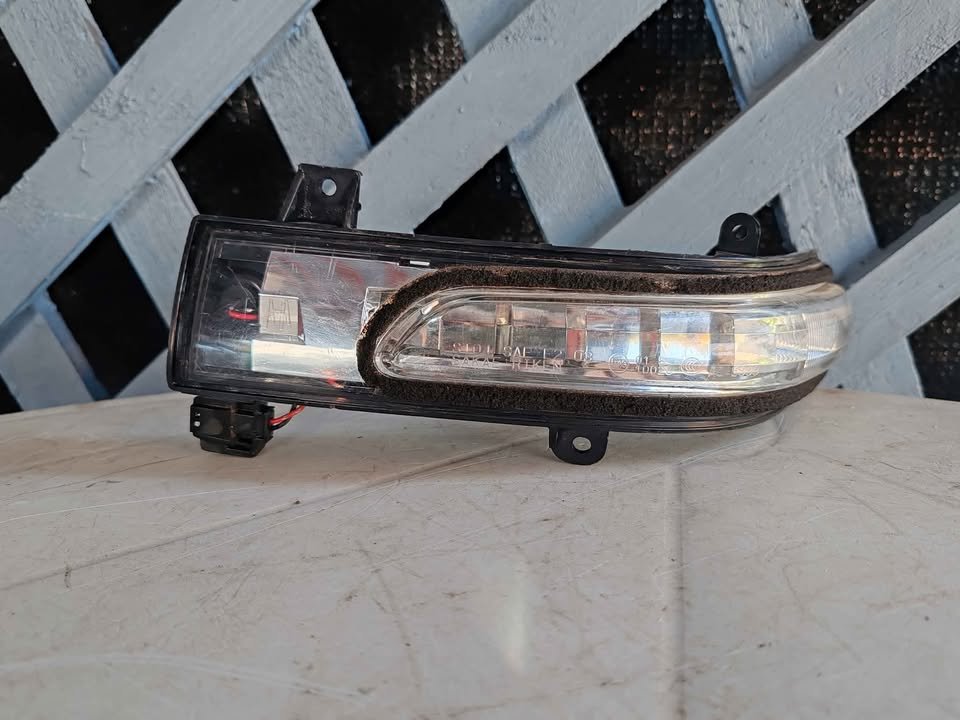 Intermitente de espejo izquierdo Suzuki Grand Nomade 2015 - 2019 - Imagen 2