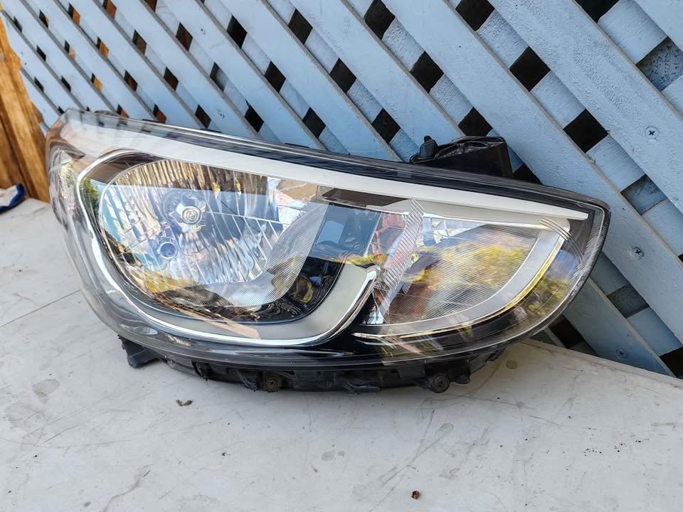Óptico derecho Hyundai Accent RB 2015 - 2020 - Imagen 3