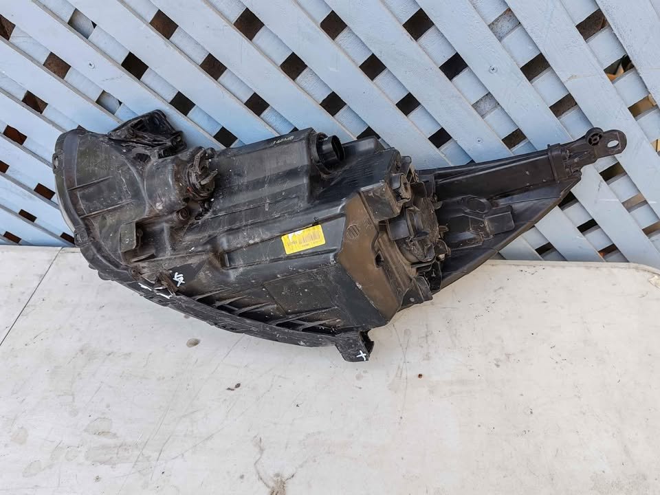 Óptico derecho Hyundai Accent RB 2015 - 2020 - Imagen 9