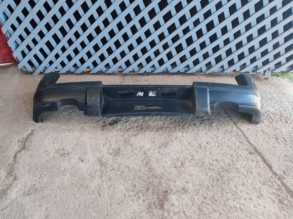 Parachoque trasero Chevrolet Montana 2006 - 2010 - Imagen 2