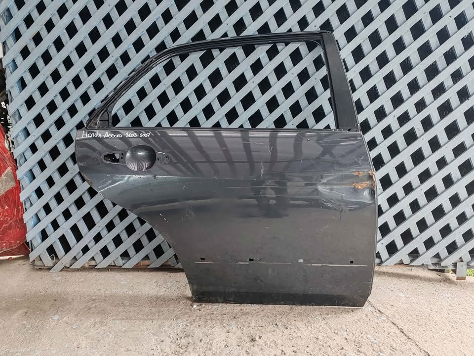 Puerta trasera derecha Honda Accord 2003 - 2007