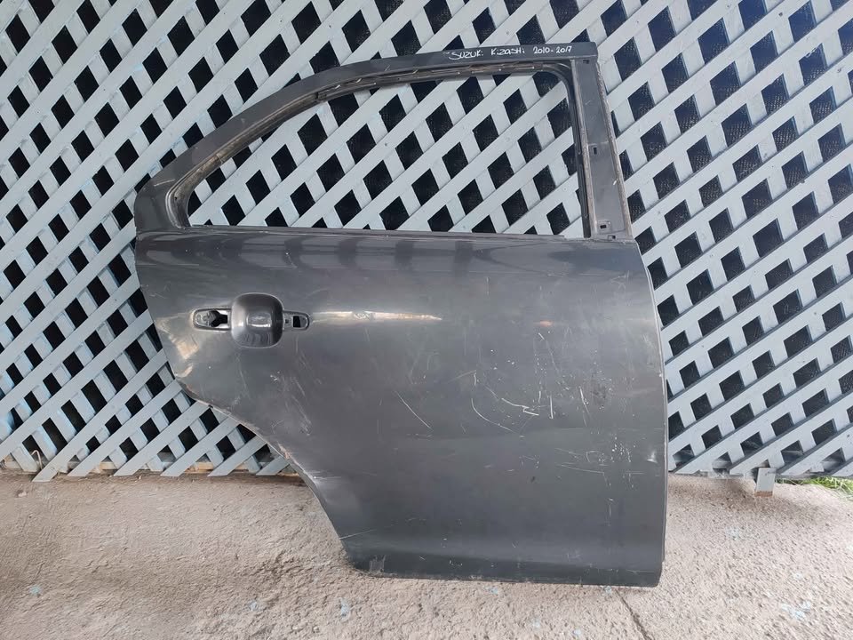 Puerta trasera derecha Suzuki Kizashi 2010 - 2017