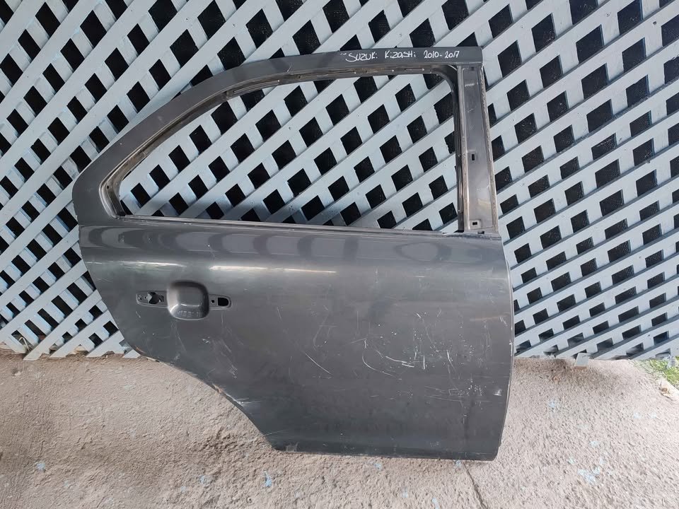 Puerta trasera derecha Suzuki Kizashi 2010 - 2017 - Imagen 2