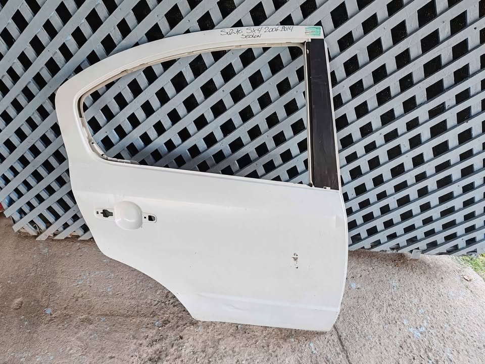 Puerta trasera derecha Suzuki SX4 sedan 2006 - 2014 - Imagen 2