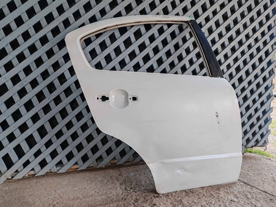 Puerta trasera derecha Suzuki SX4 sedan 2006 - 2014 - Imagen 4