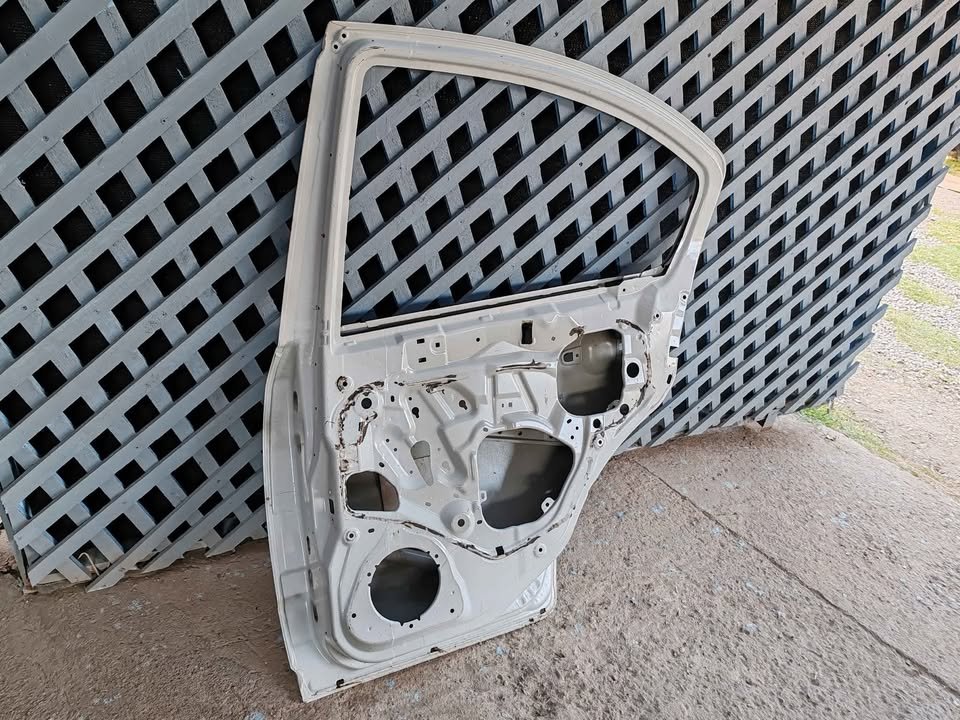 Puerta trasera derecha Suzuki SX4 sedan 2006 - 2014 - Imagen 6