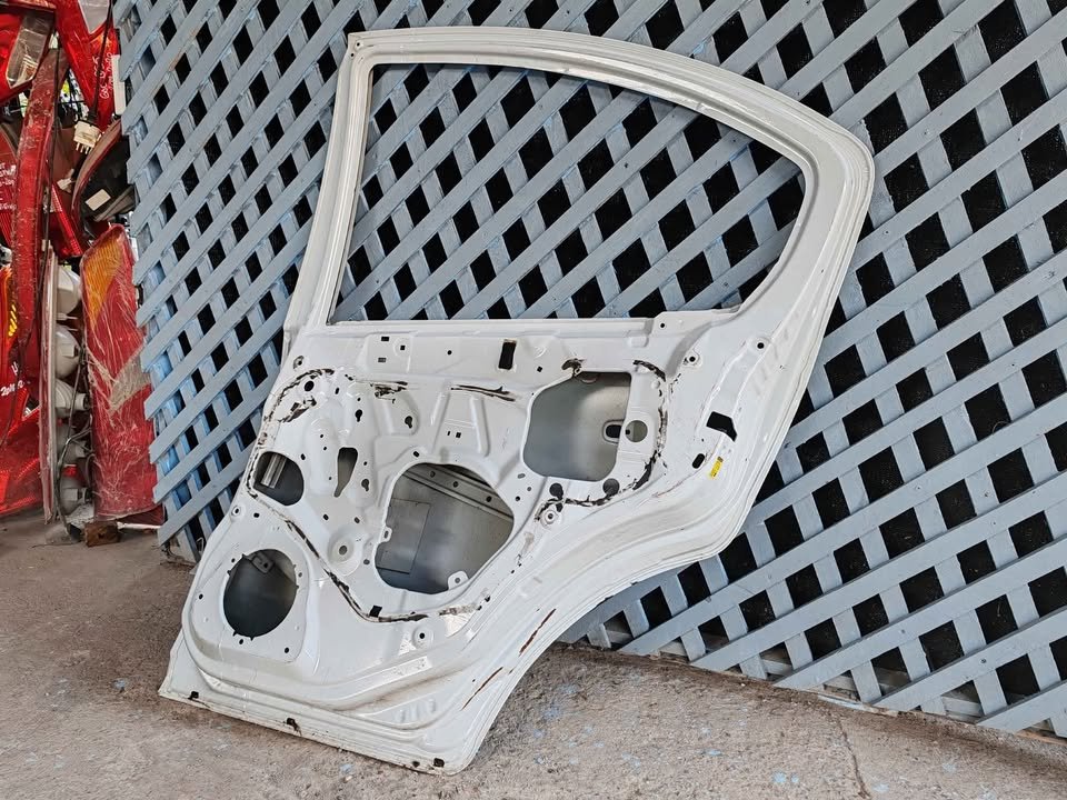 Puerta trasera derecha Suzuki SX4 sedan 2006 - 2014 - Imagen 7