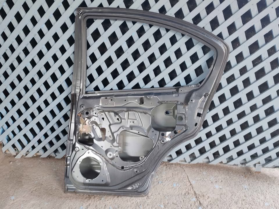 Puerta trasera derecha Suzuki SX4 sedan 2008 - 2014 - Imagen 8